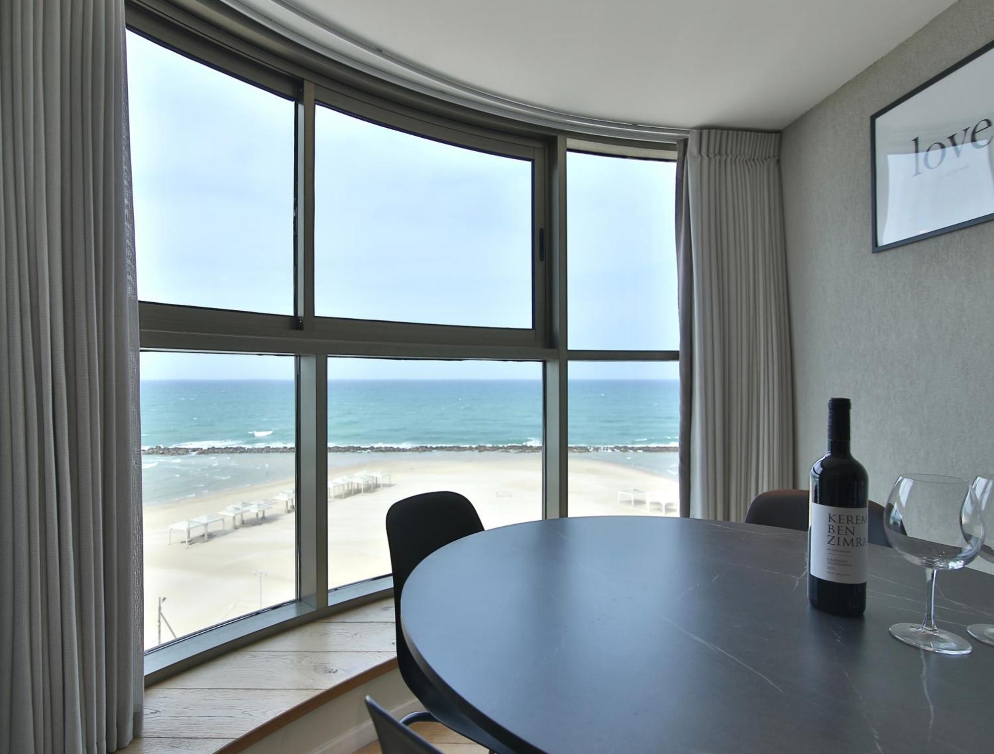 Luxury Suites By Notaly Ariel - Carmel Beach Haifa Room photo