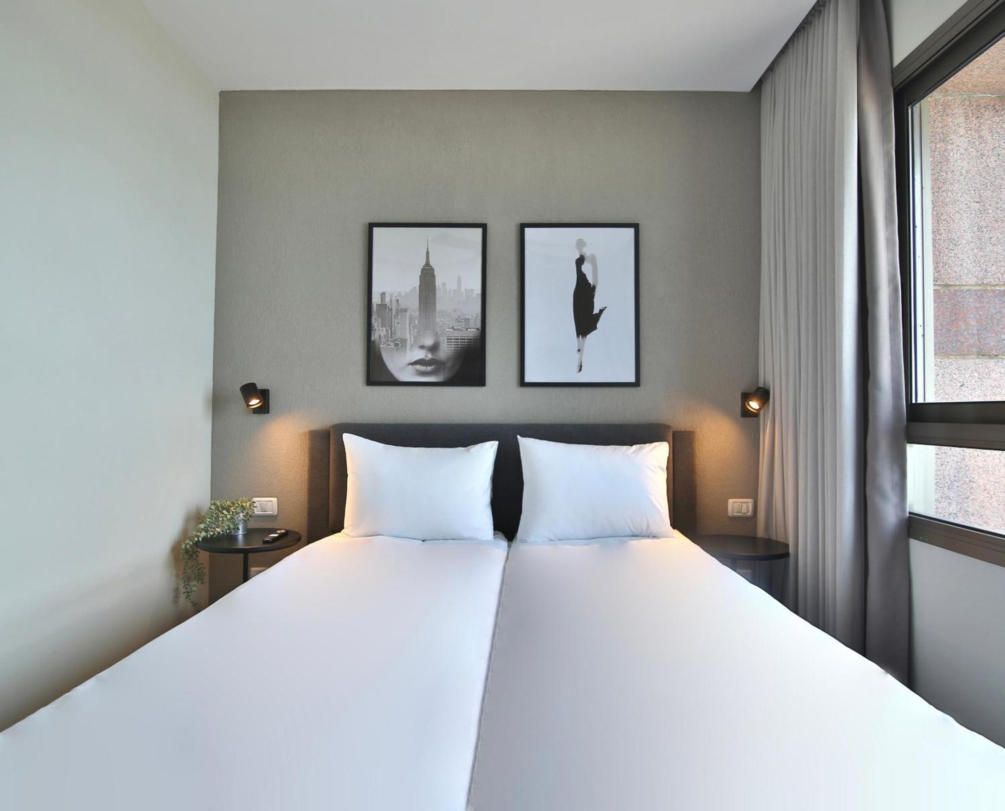 Luxury Suites By Notaly Ariel - Carmel Beach Haifa Room photo