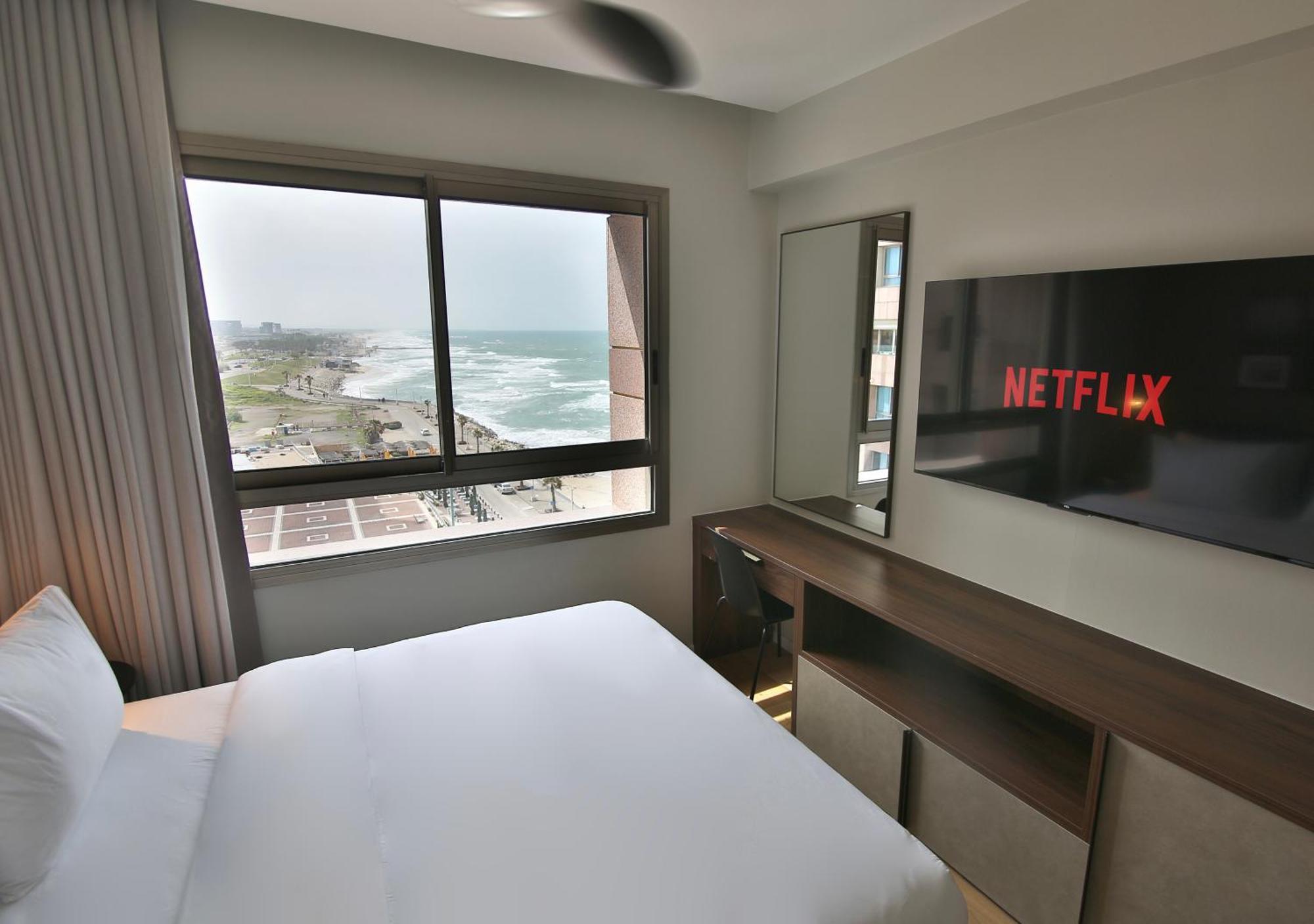 Luxury Suites By Notaly Ariel - Carmel Beach Haifa Room photo